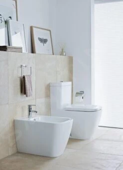 Duravit Happy D.2 - Staande Toiletpot, Vario Afvoer, Met HygieneGlaze, Alpine Wit 2134092000 -Badkamer Luxe 80dc714c0766edcbf1b47a5d